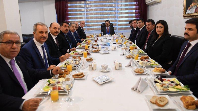 Müsteşar Tekin, Türk Eğitim-Sen yöneticileriyle bir araya geldi